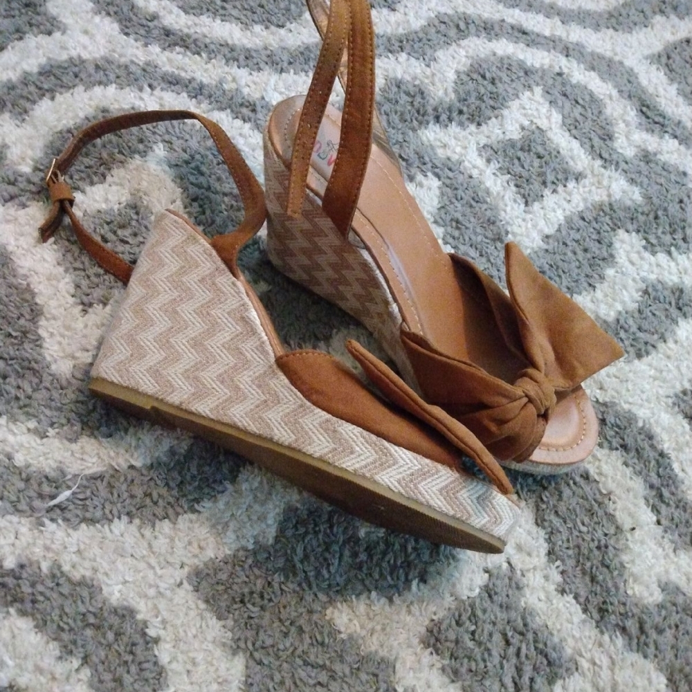 Latin diva brown wedges size 9